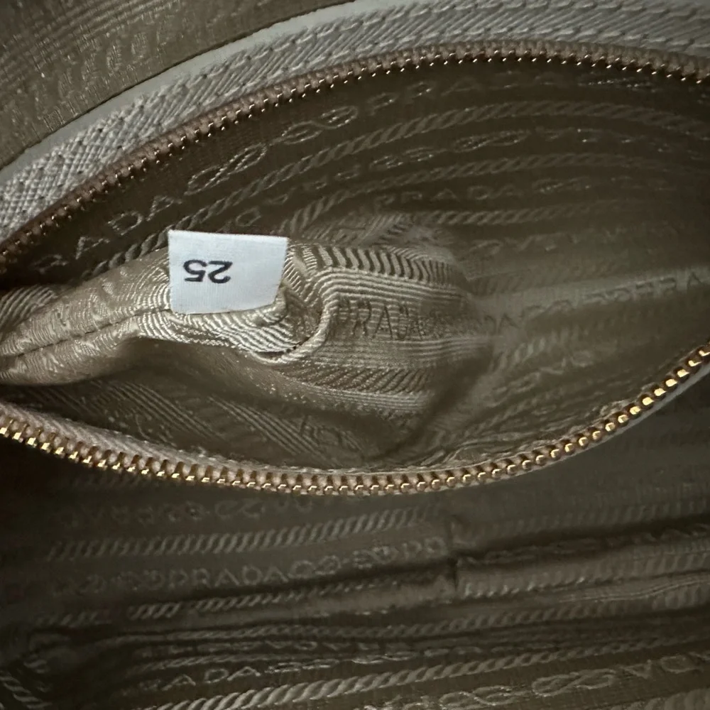 Prada camera bag - Picture 9 of 14